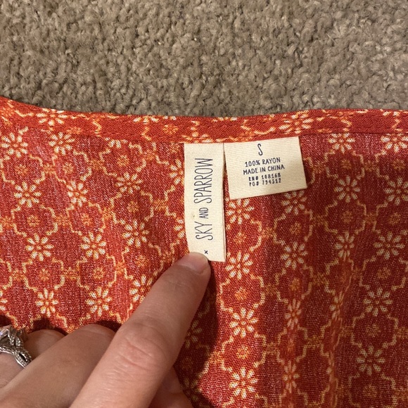 Sky And Sparrow Blouse - Picture 3 of 5